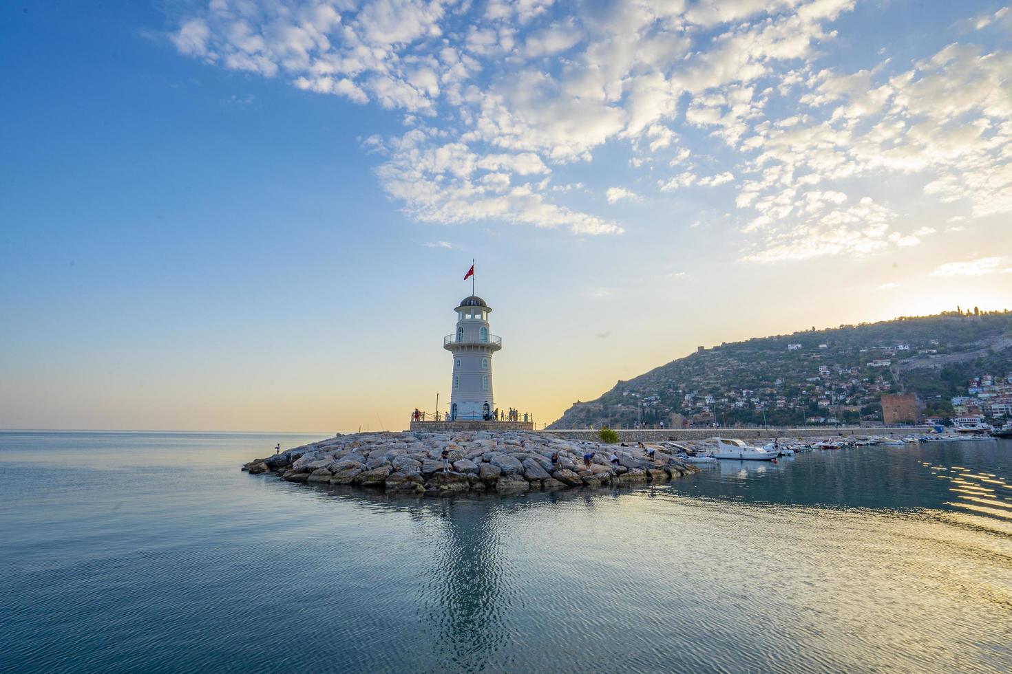 grande Visualizza di il faro e il mare. bene vacanza foto