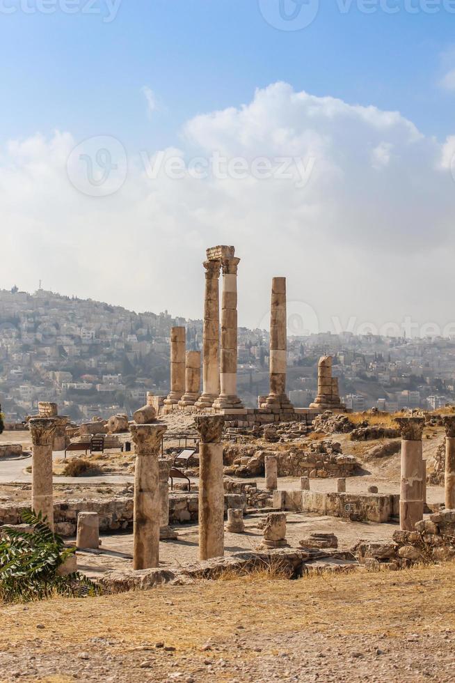 antico greco pilastri nel Amman, Giordania foto