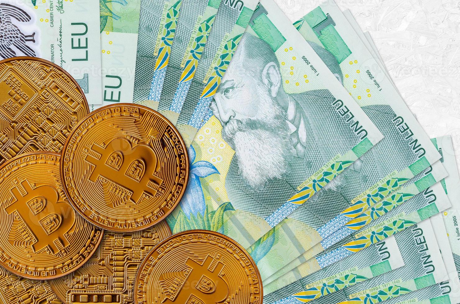 1 rumeno leu fatture e d'oro bitcoin. criptovaluta investimento concetto. crypto estrazione o commercio foto