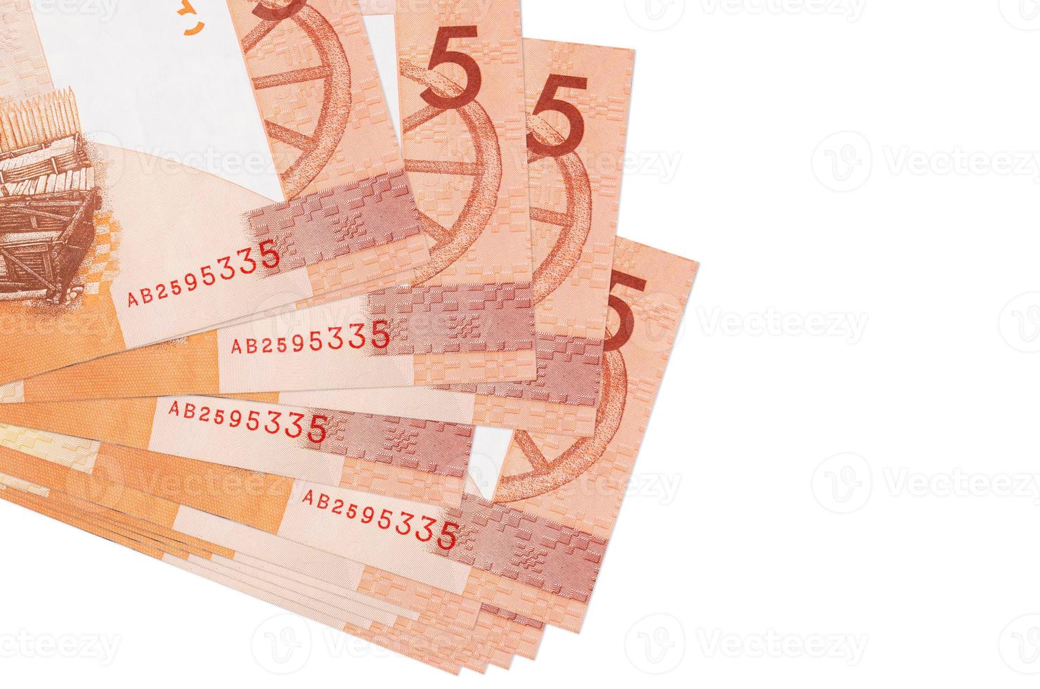 5 bielorusso rubli fatture bugie nel piccolo mazzo o imballare isolato su bianca. modello con copia spazio. attività commerciale e moneta scambio foto