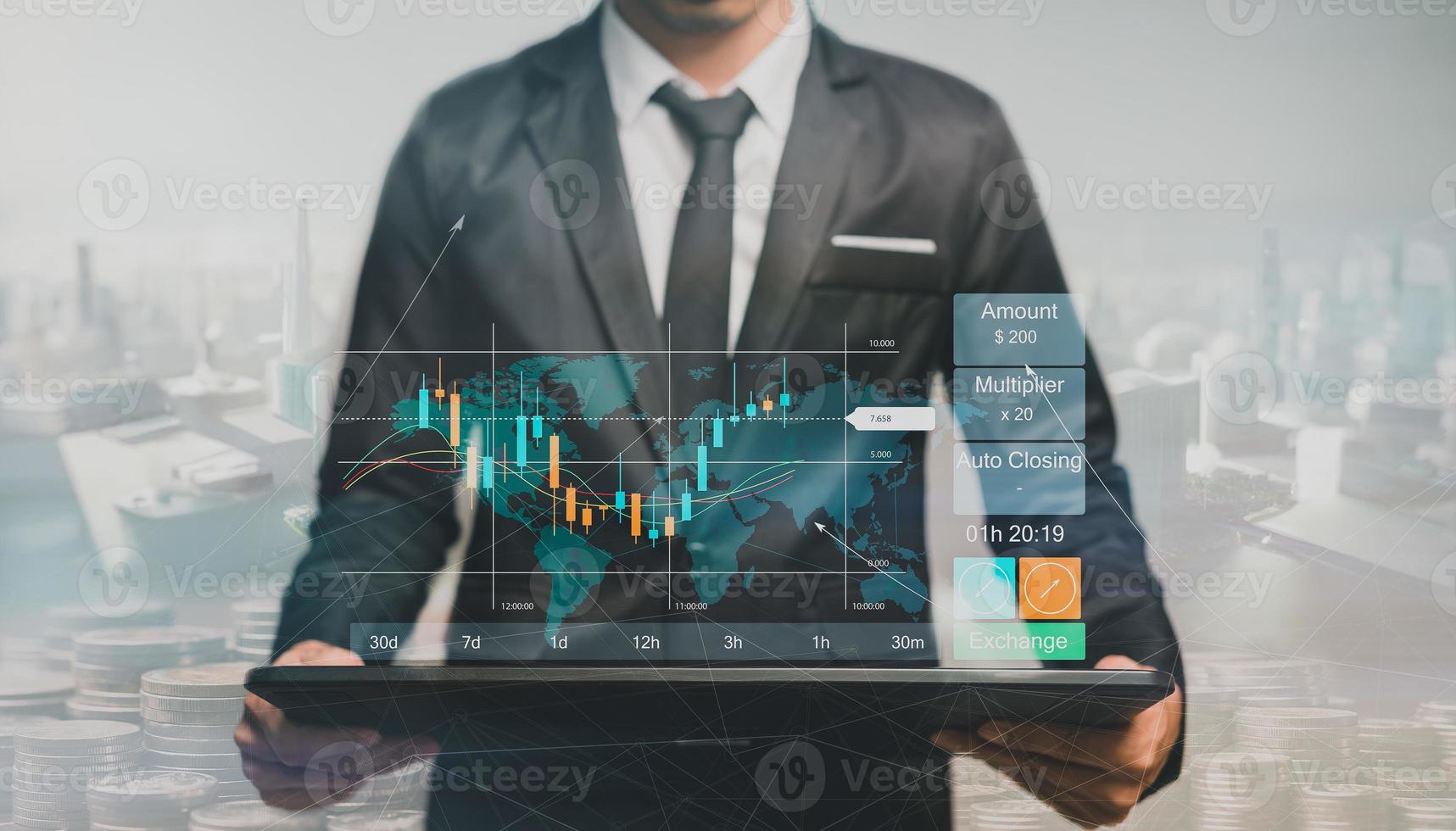 moneta scambio, i soldi trasferimento, Fintech finanziario tecnologia, mondo economia rapporto. uomo utilizzando mobile Telefono con forex commercio grafico, azione mercato rapporto foto