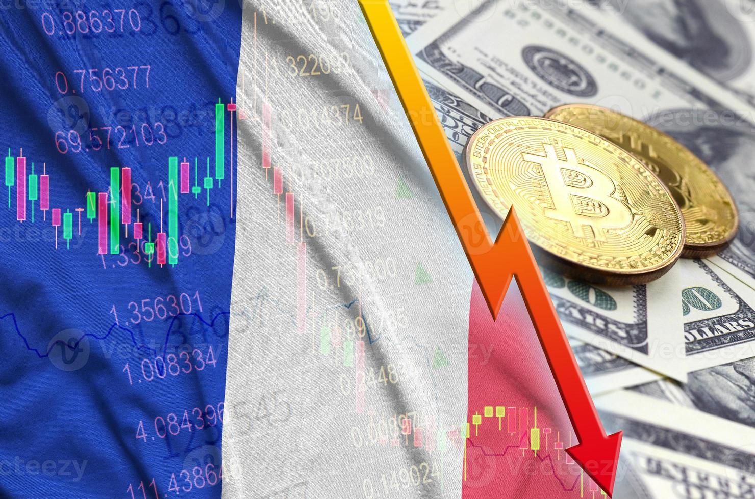 Francia bandiera e criptovaluta caduta tendenza con Due bitcoin su dollaro fatture foto