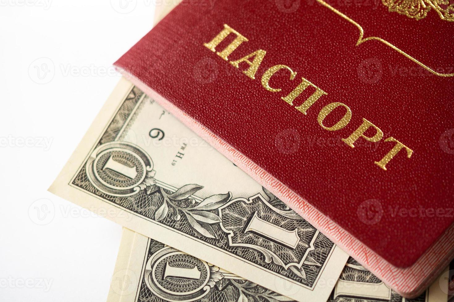 un' straniero passaporto e dollari su un' bianca isolato sfondo. foto