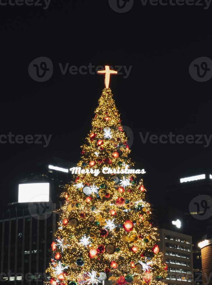 splendente Natale albero nel seoul, Corea foto