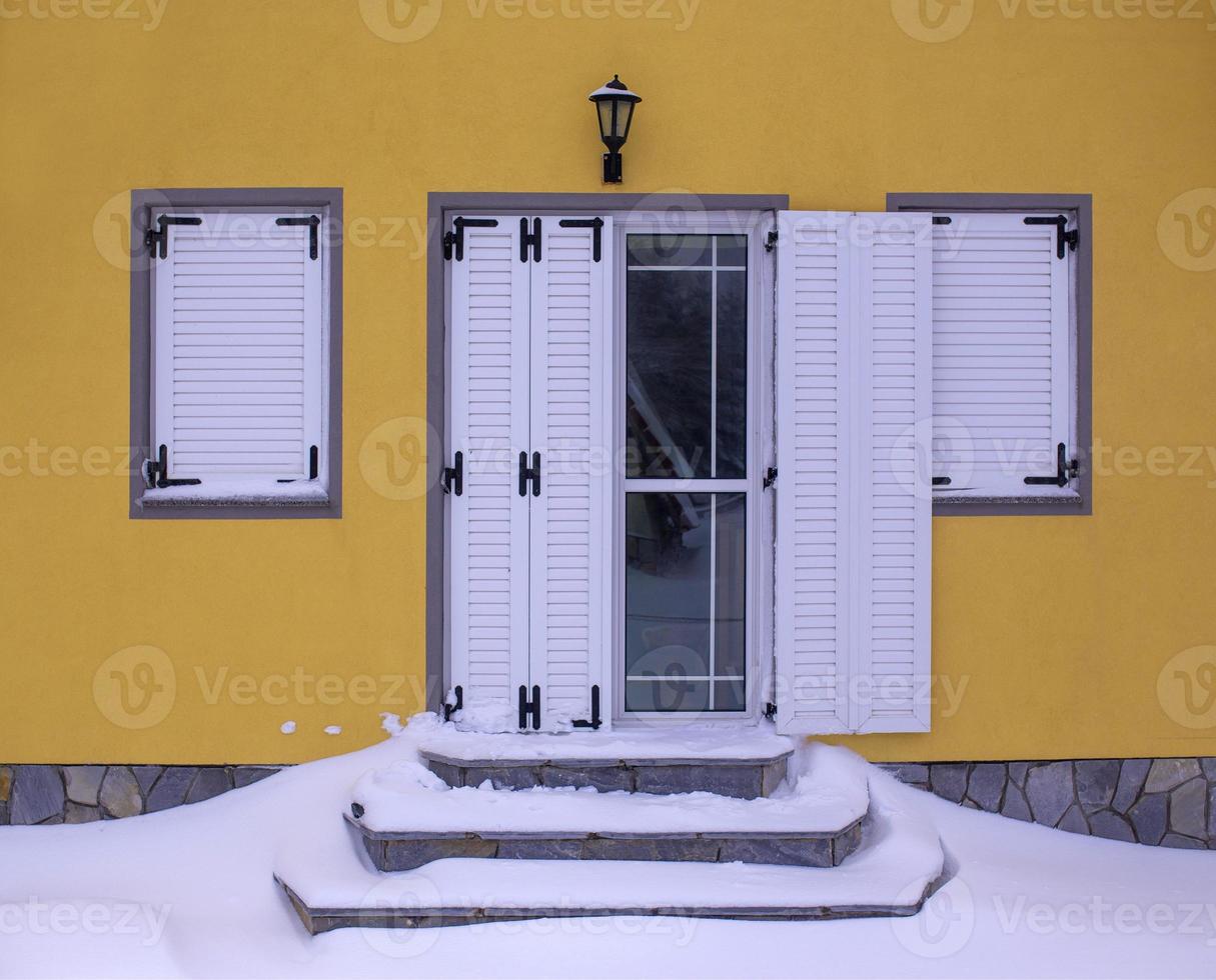 giallo Casa a inverno foto