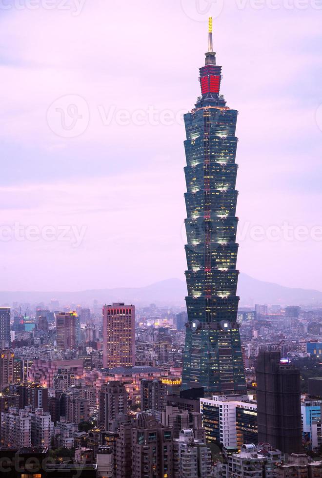 taipei, Taiwan 2019- turisti partire giro turistico il paesaggio urbano panorama Visualizza il il più alto edificio e il famoso paesaggio quale il bellissimo posto per viaggio nel Taiwan a partire dal elefante montagna foto