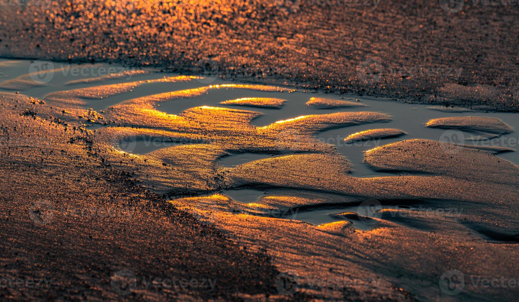 tramonto colori nel il mare acqua foto