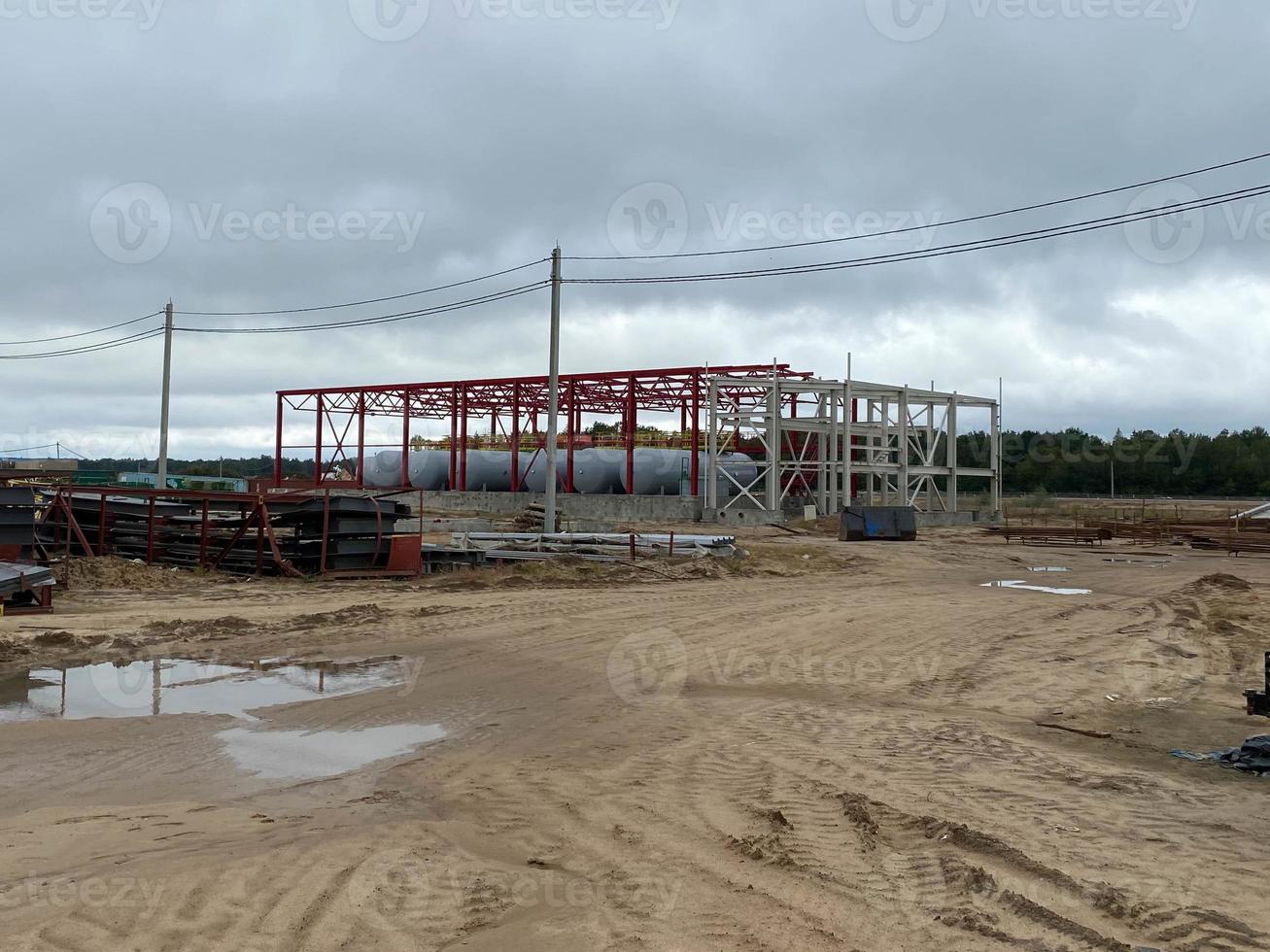 edificio costruzione copyspace su il cielo tonica colorato Immagine. costruzione luogo. moderno edificio sotto costruzione foto