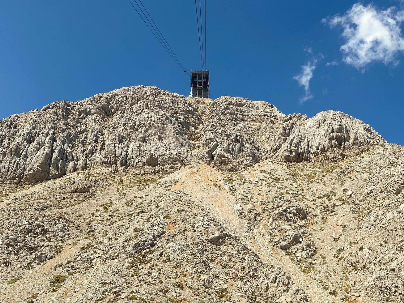 cavo auto stazione a superiore di tavolo montagna foto