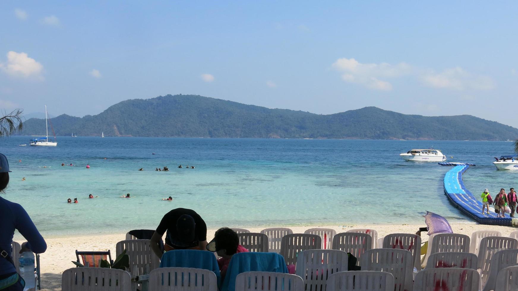 isola e il soleggiato giorno foto