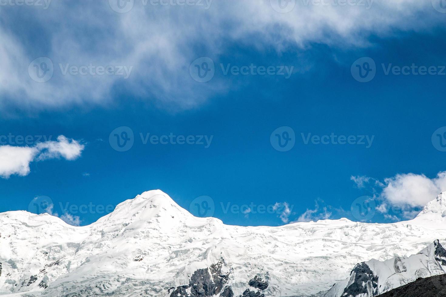 Fata prati nanga parbat bellissimo paesaggio montagne Visualizza foto