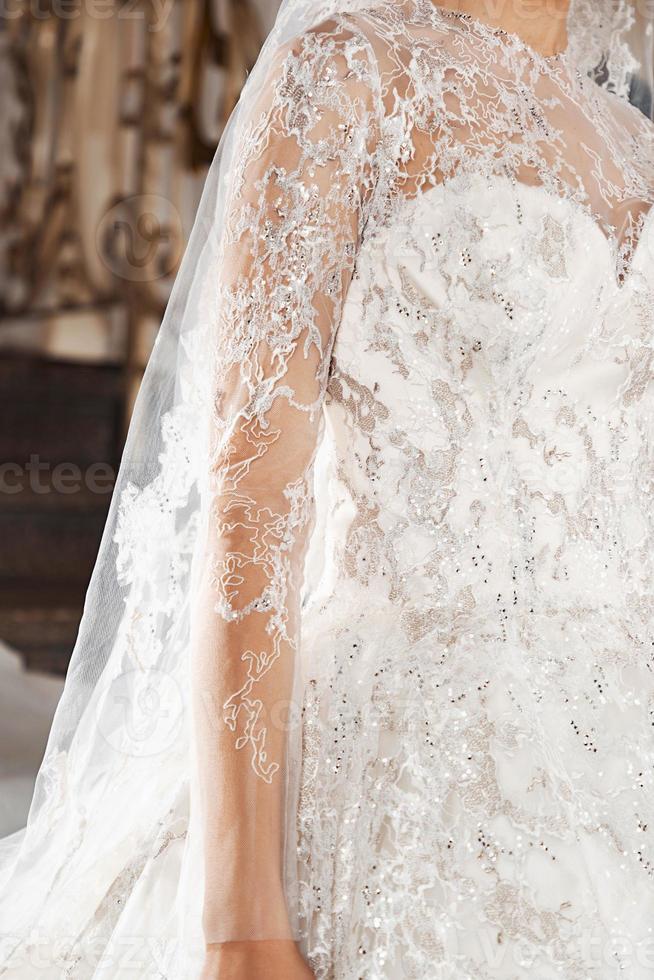 elegante sposa nel un' nozze vestito foto