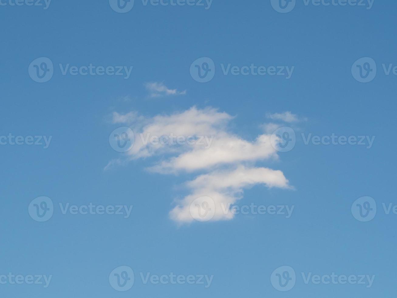 cielo blu con nuvole di sfondo foto