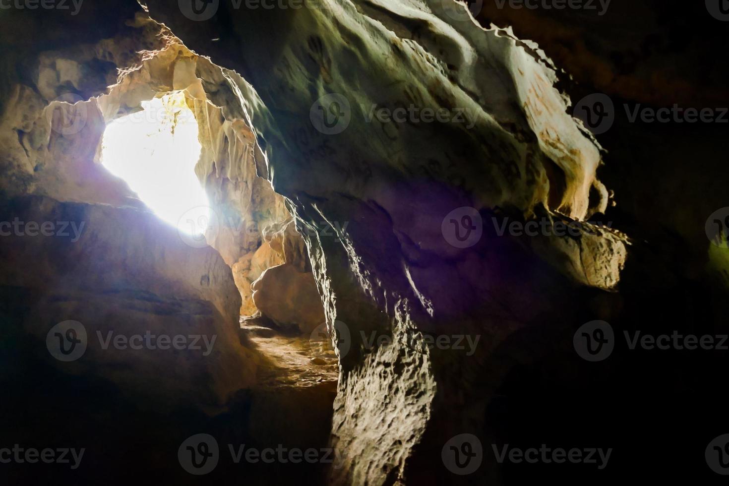 bakwitan grotta, filippine foto