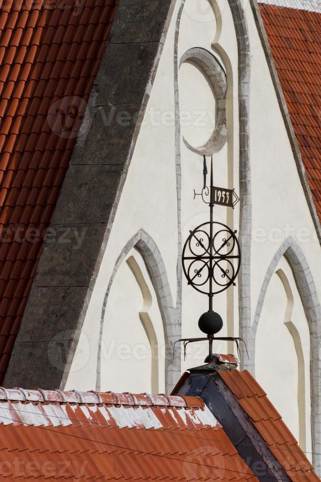 vecchio cittadina di Tallinn nel estate foto