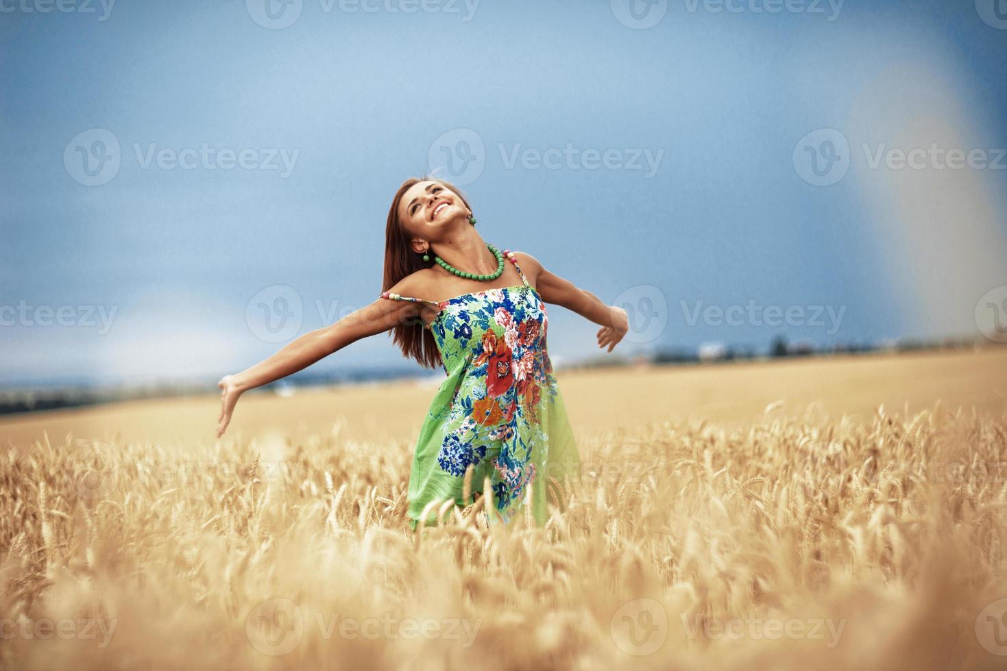 ragazza nel Grano prato foto