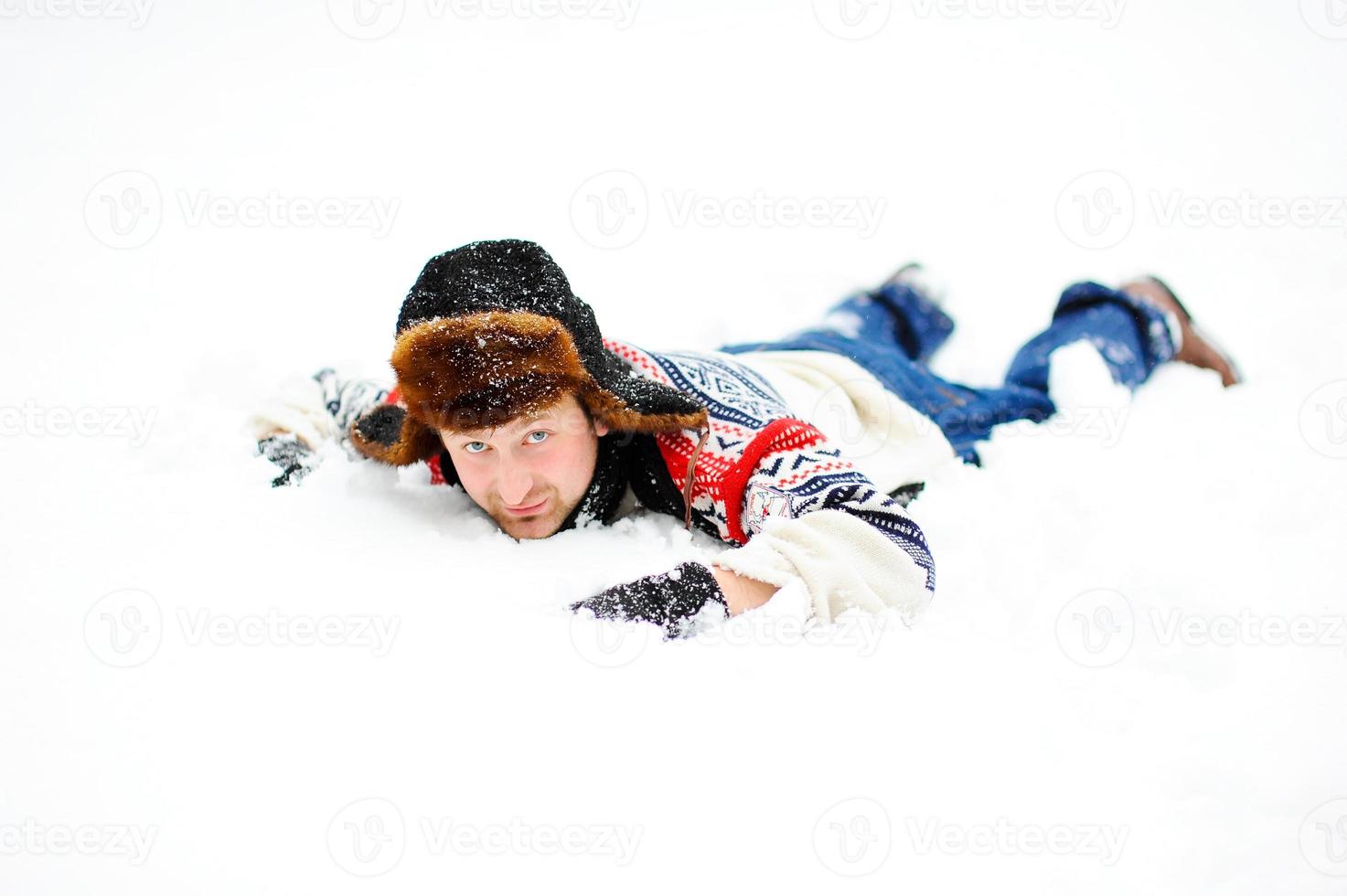 uomo nel neve foto