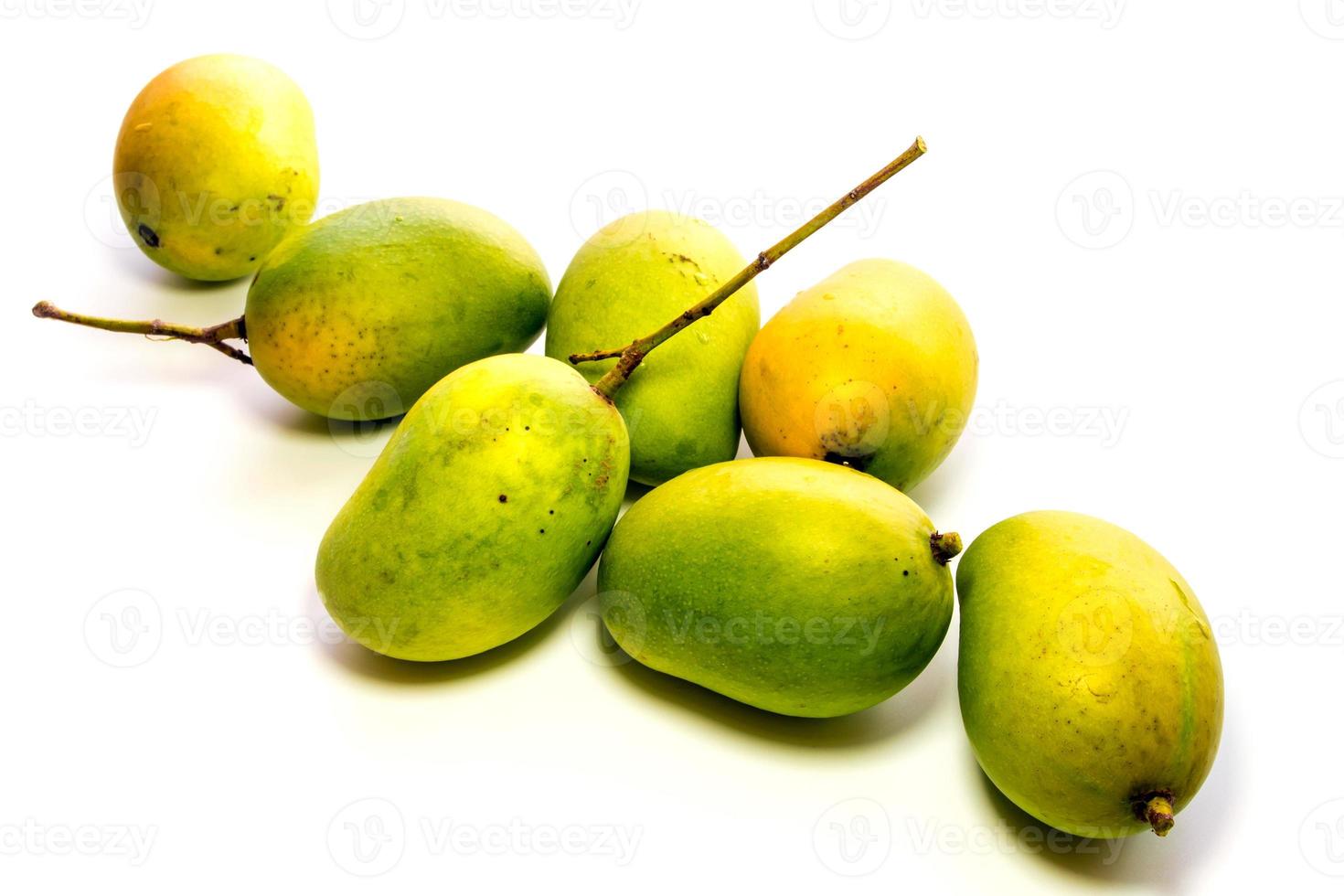 freschezza mango su sfondo bianco foto