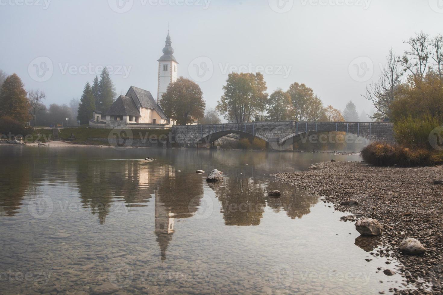 visualizzazioni di lago bohinj nel triglav nazionale parco nel slovenia foto