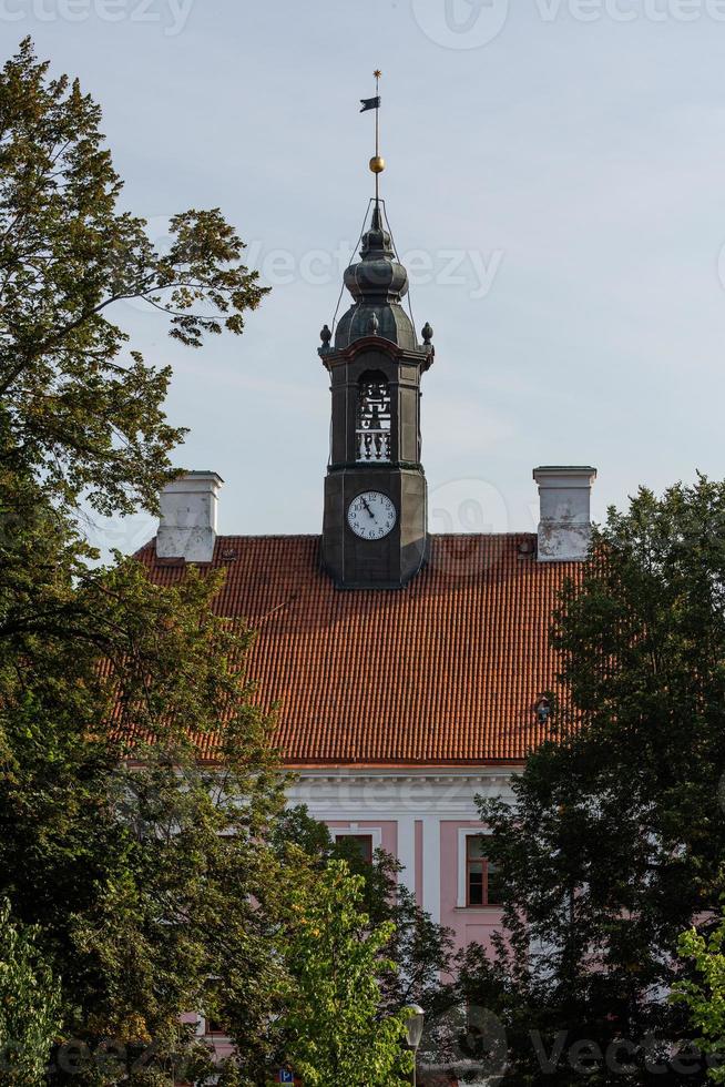 tartu, paesaggio urbano su un' soleggiato giorno foto