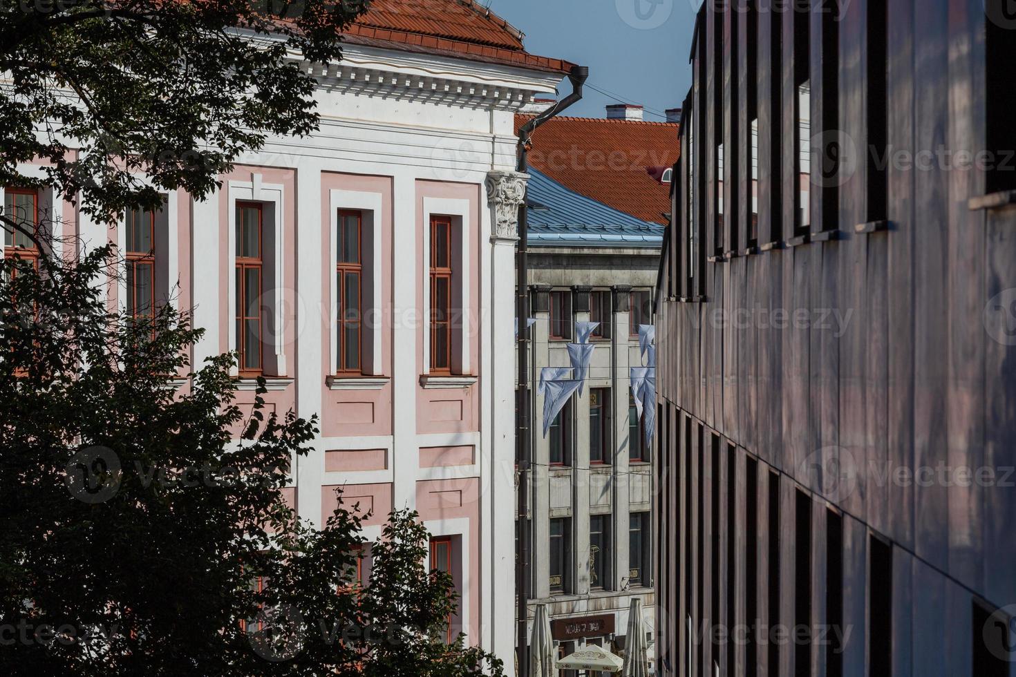 tartu, paesaggio urbano su un' soleggiato giorno foto