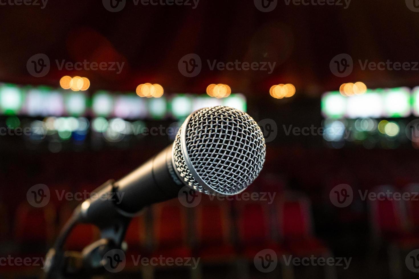 microfono su un' In piedi nel un' commedia sede a il Edimburgo Festival frangia arti Festival foto