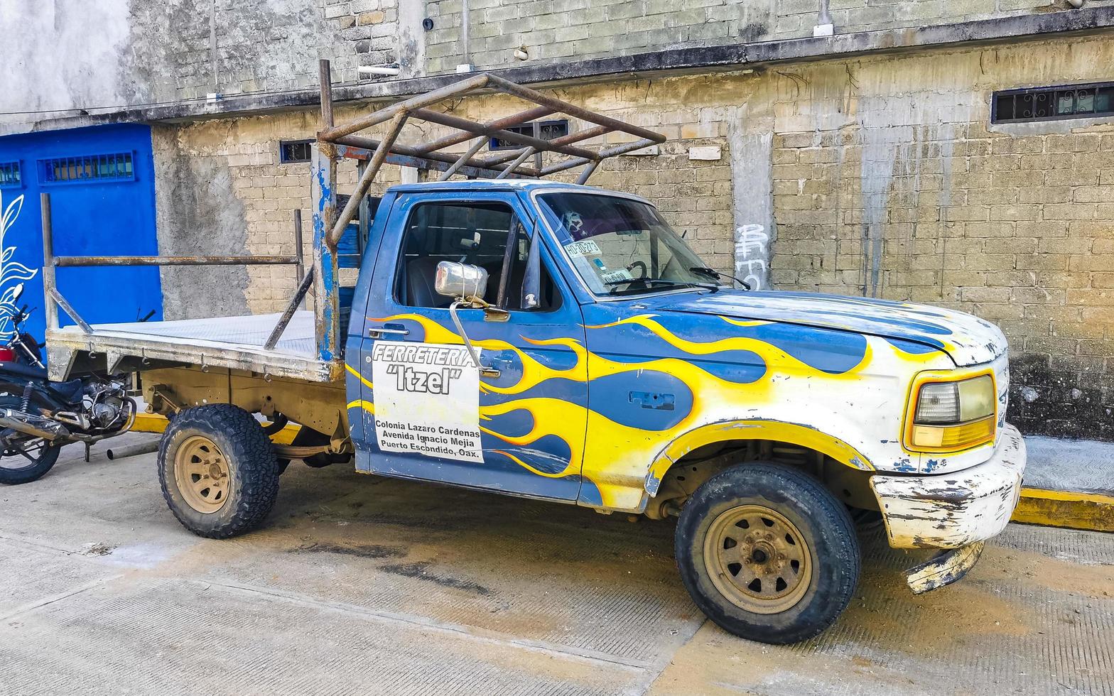 puerto escondido oaxaca Messico 2022 vario messicano Raccogliere camion macchine 4x4 fuori strada veicoli Messico. foto