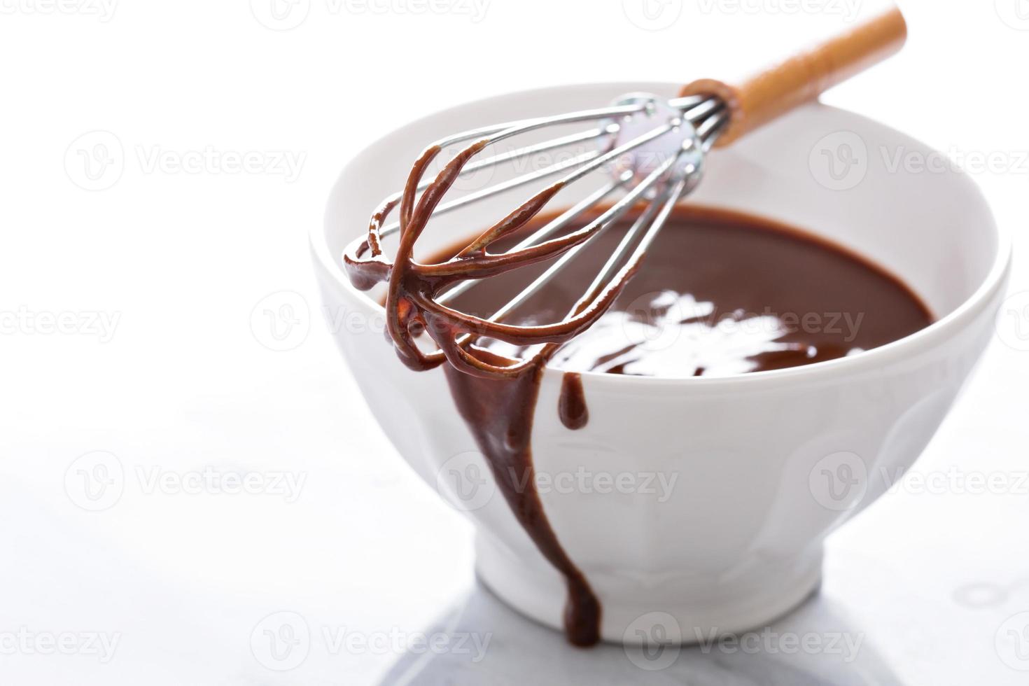 cioccolato fuso in una ciotola foto