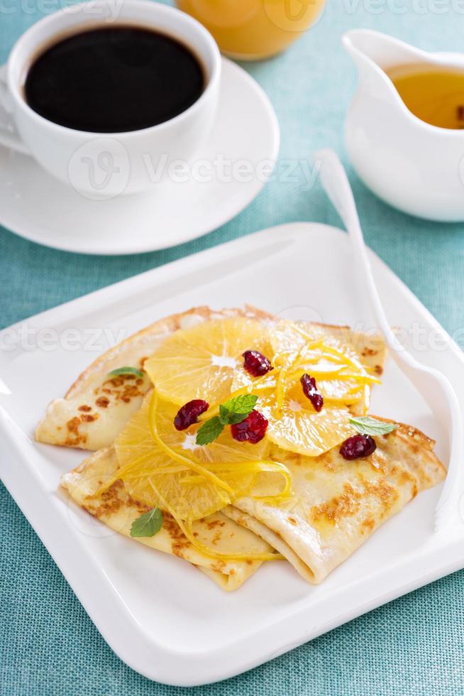 magro crepes con agrume salsa e secco mirtillo foto