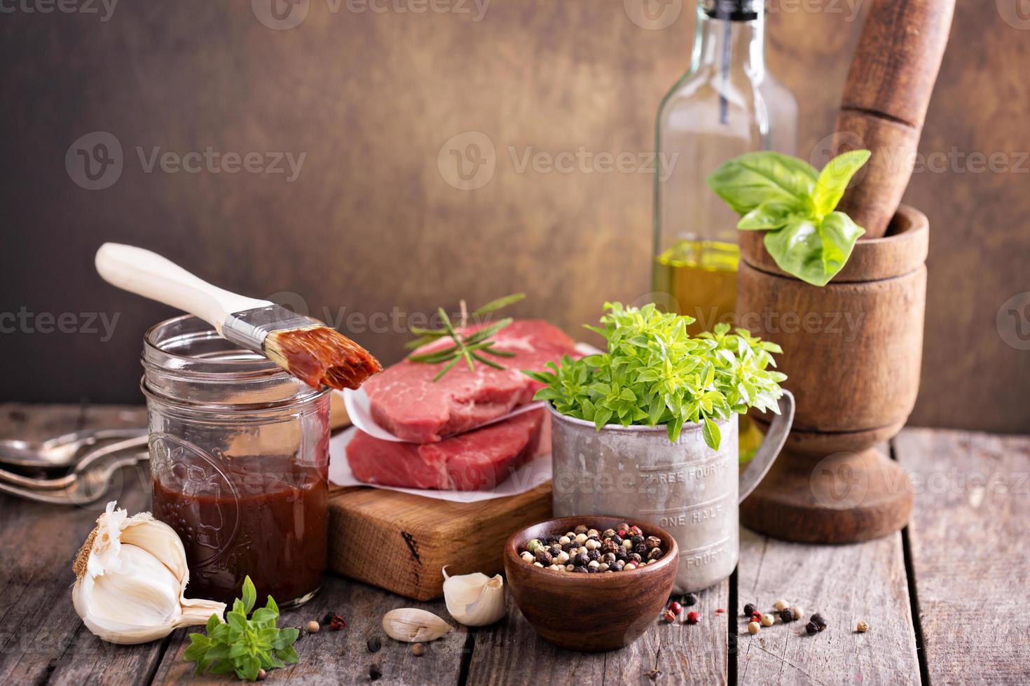 erbe aromatiche e salse per carne foto