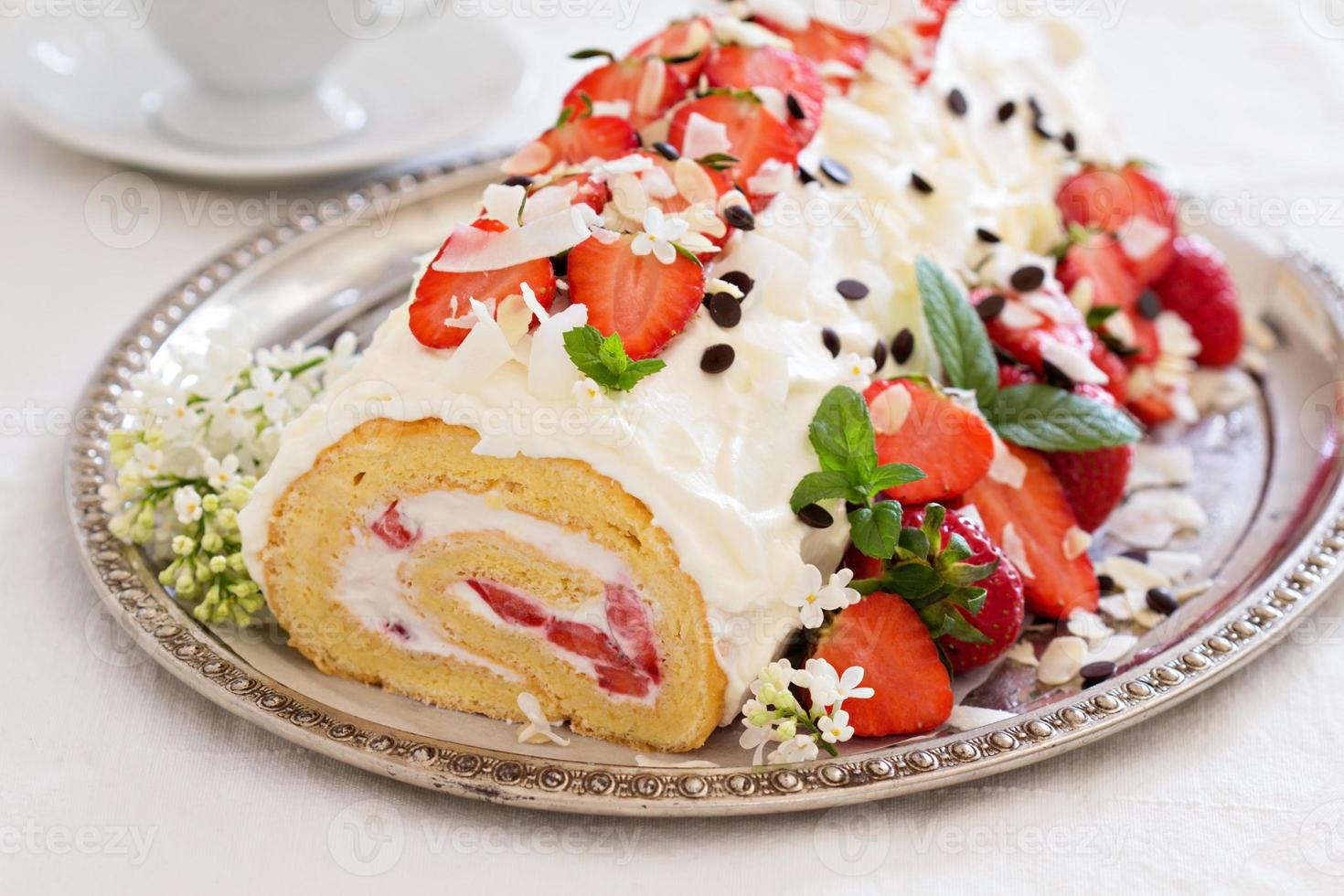 torta alla crema di fragole foto