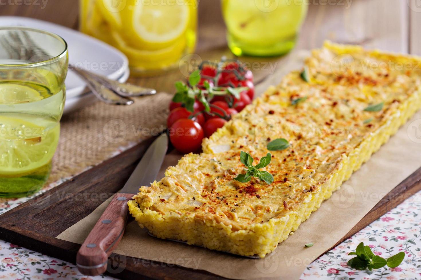 vegano crostata con miglio Crosta e tofu Riempimento foto