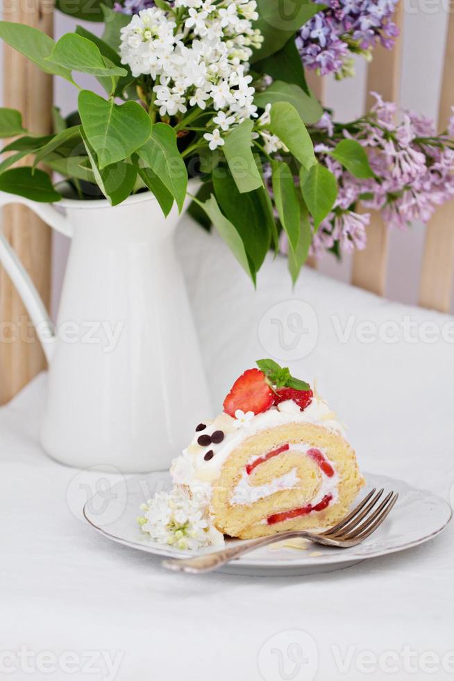 torta alla crema di fragole foto