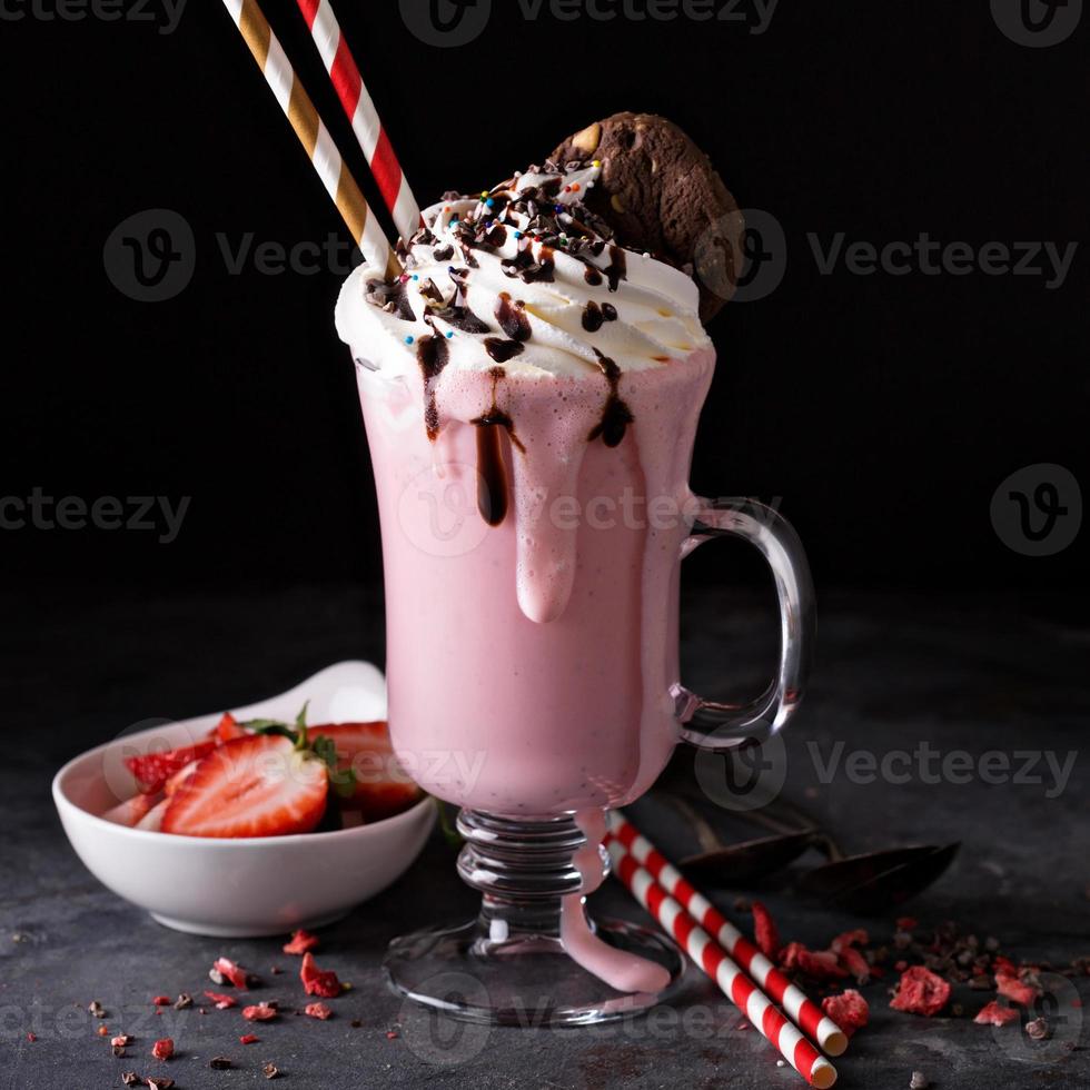 fragola frappè con frustato crema foto