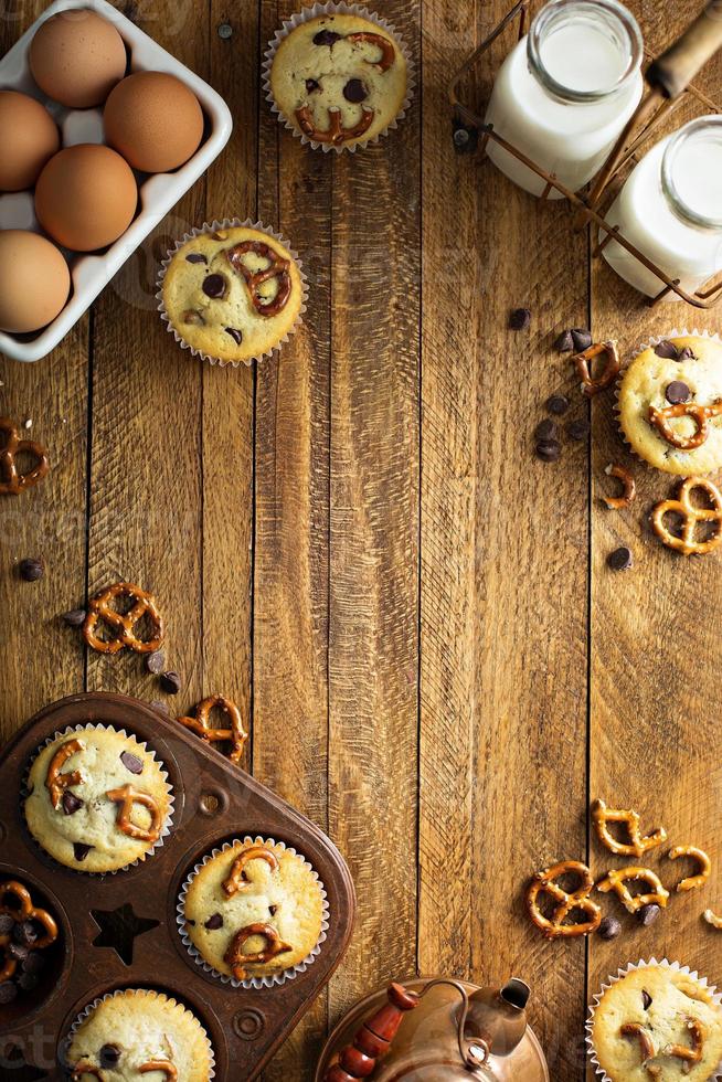 cioccolato patata fritta e salatino muffin foto