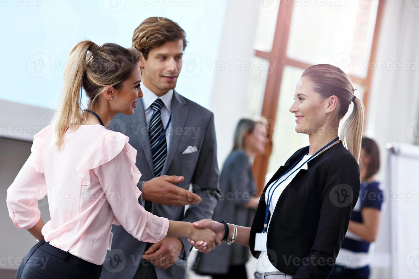 attività commerciale persone avendo un' conferenza foto