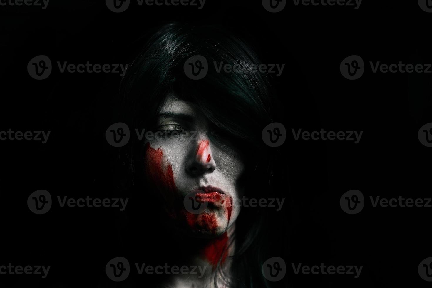 Halloween vampiro bellissimo donna al di sopra di nero foto