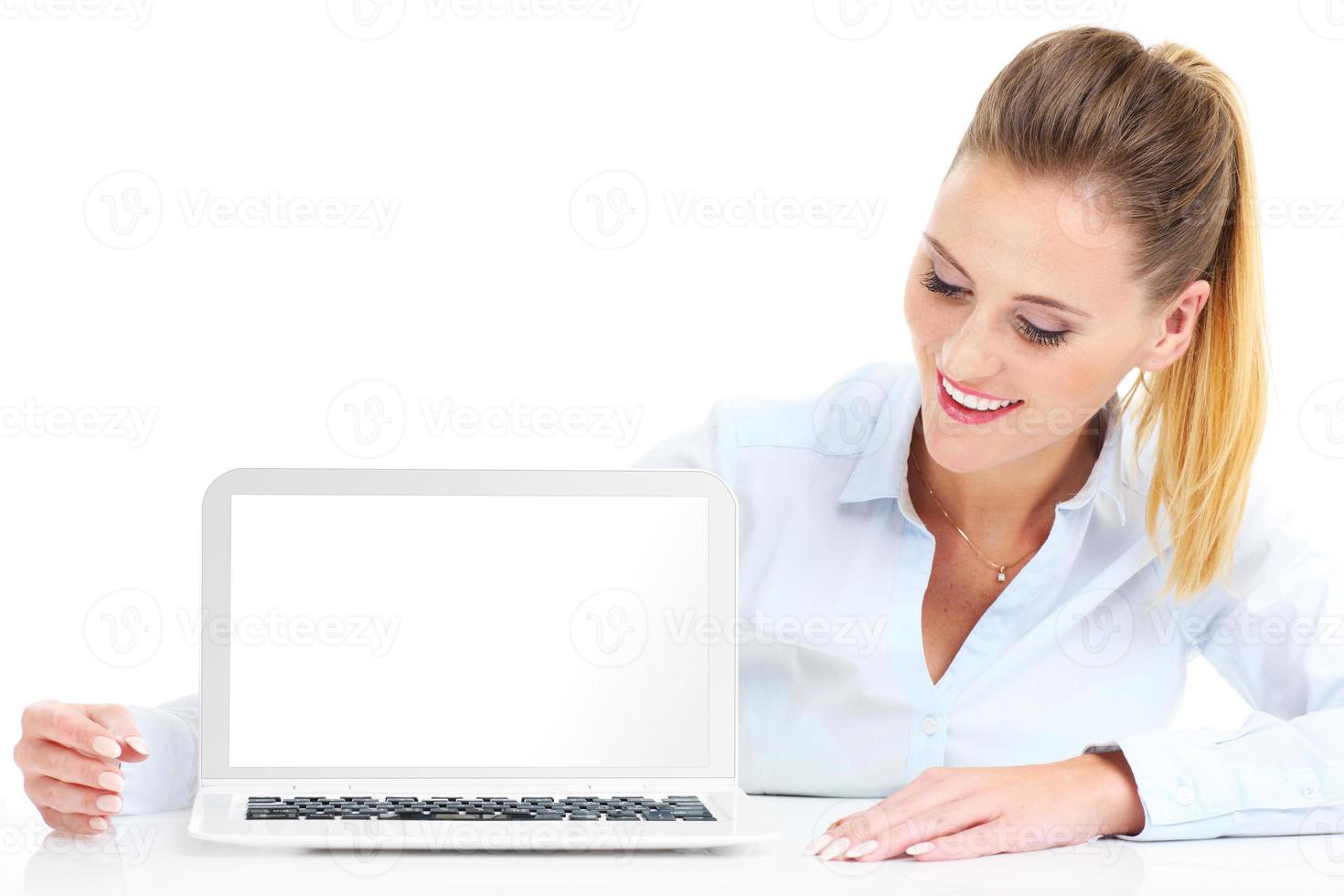 donna d'affari e il computer portatile foto