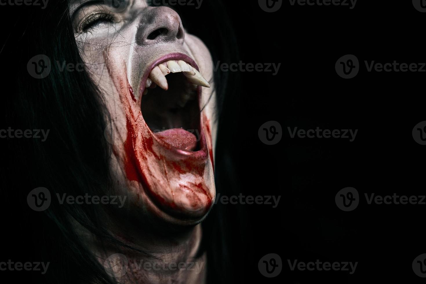 Halloween vampiro bellissimo donna al di sopra di nero foto