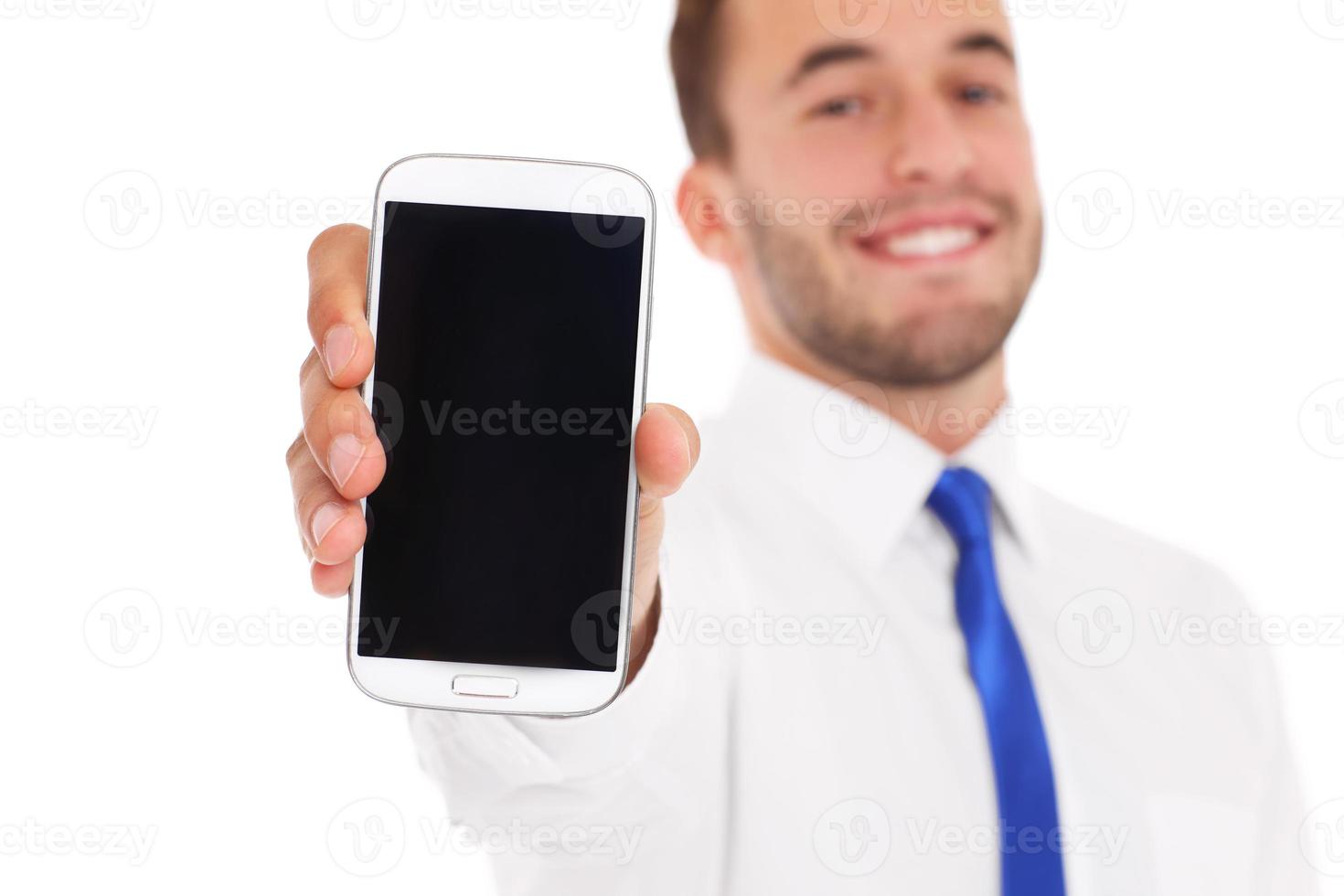 uomo d'affari mostrando il suo smartphone foto
