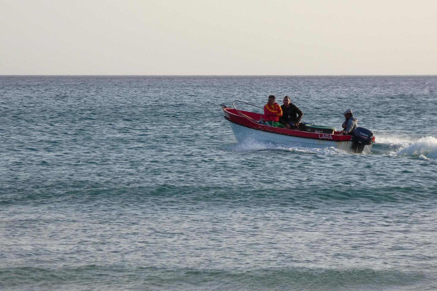 costiera pesca, su piccola scala pesca vicino per il riva foto