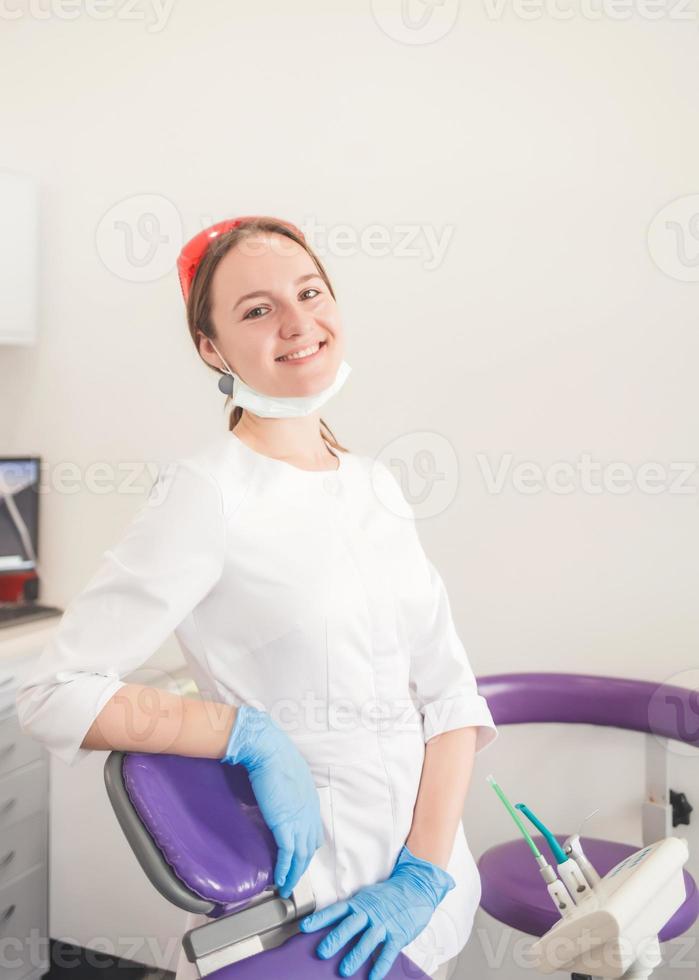 ritratto sorridente dentista donna foto