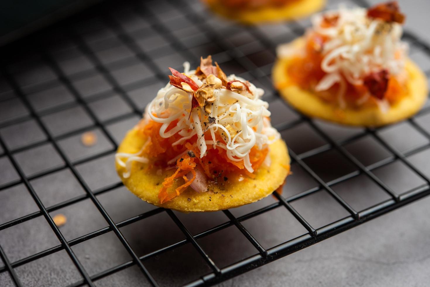 papdi Pizza siamo mini cibo morsi, indiano bambini preferito festa merenda foto