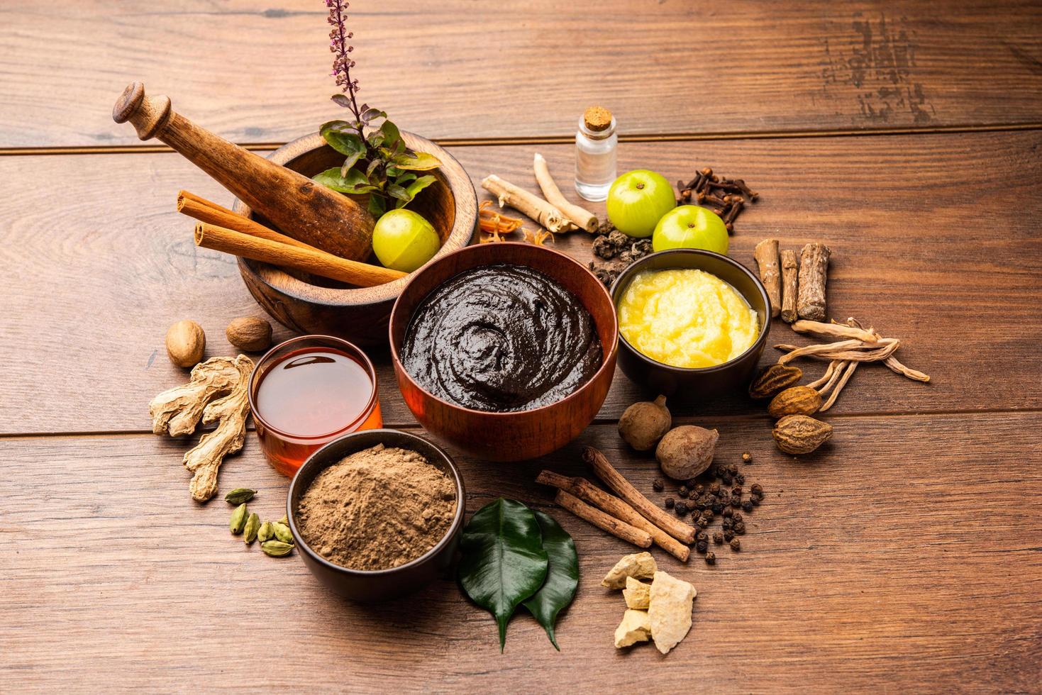 chiavanprash o chyawanprash è ampiamente consumato nel India come un' dietetico ayurvedico supplemento foto