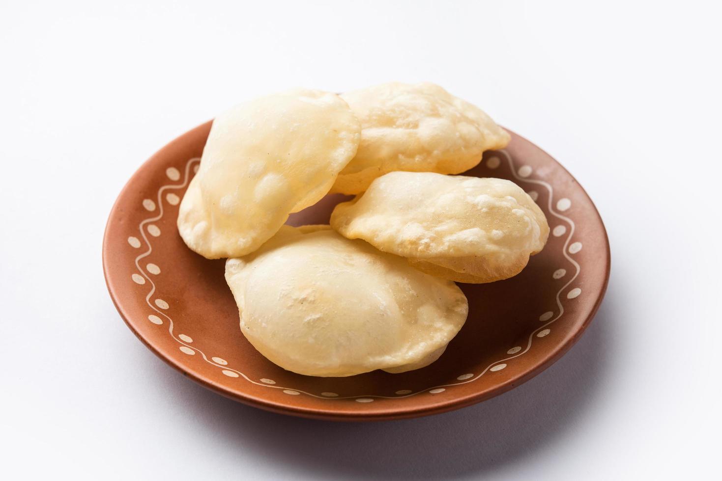 luchi o lusi è un' fritta povera o focaccia, fatto di maida Farina, originario a partire dal Bengala foto