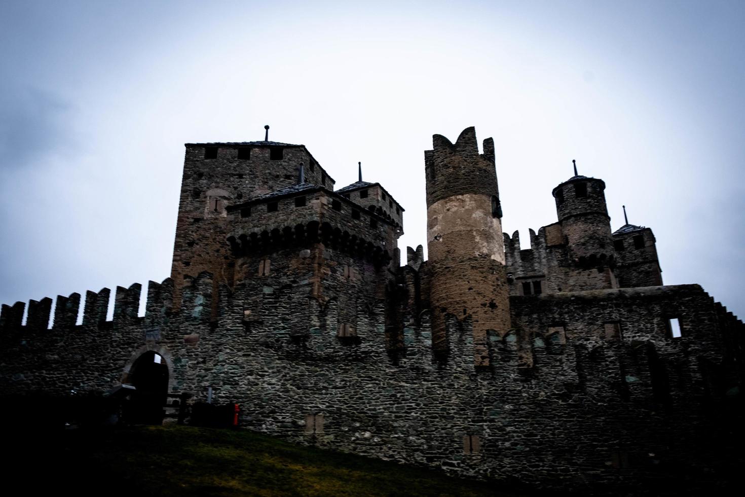 il medievale castello di fenis, nel il aosta valle. durante il Natale vacanze di 2022 foto