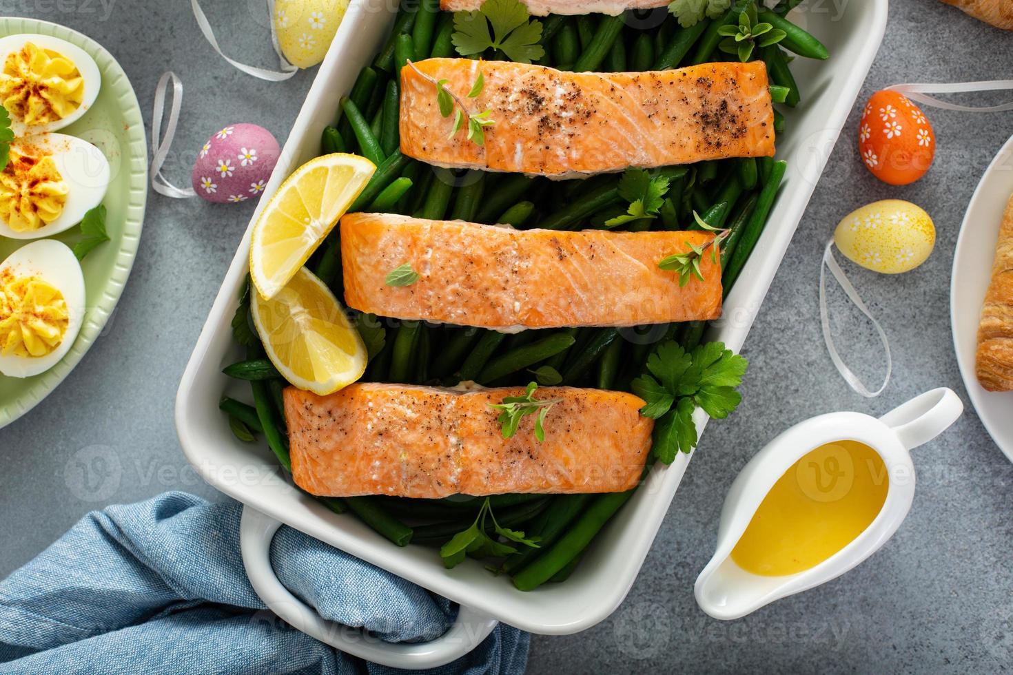 forno arrostito salmone per Pasqua brunch foto