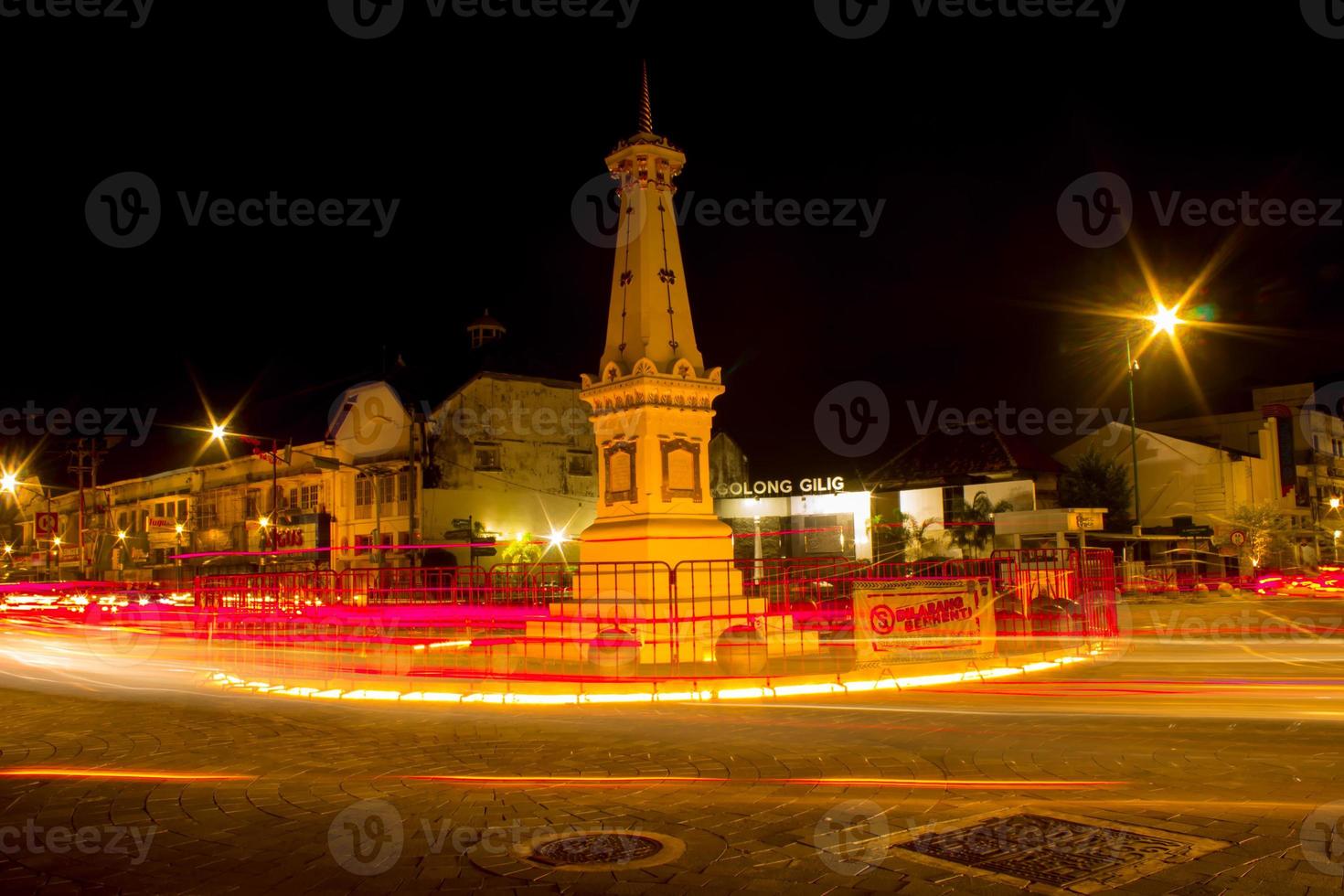 panoramico Visualizza nel il notte a Yogyakarta monumento tugu Yogyakarta foto con movimento velocità