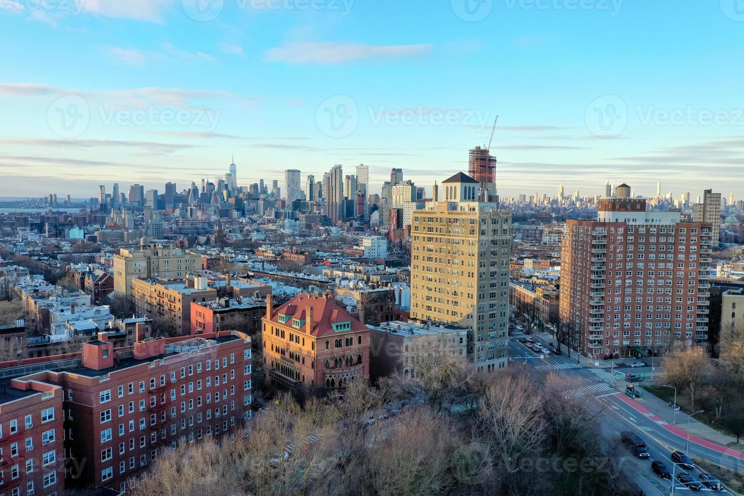 aereo Visualizza di il Manhattan e brooklyn orizzonte a partire dal prospettiva altezza, brooklyn. foto