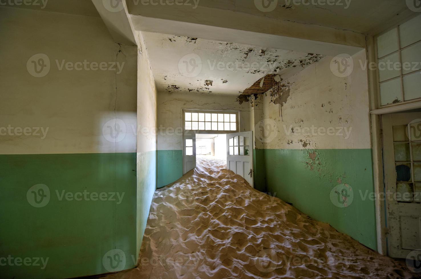 fantasma cittadina kolmanskop, namibia foto